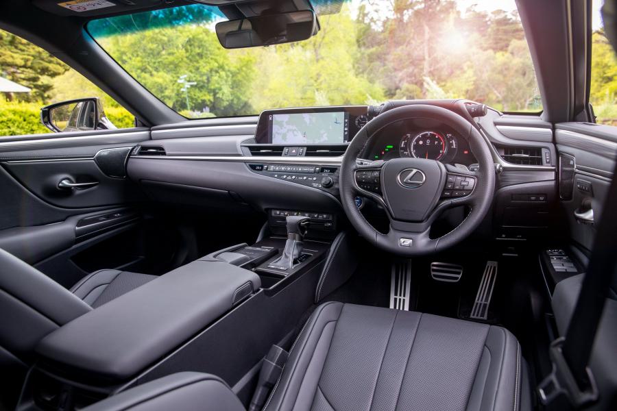 Торпедо Lexus ES300h F-Sport 2019 года  (AU) (фото 10 из 12)